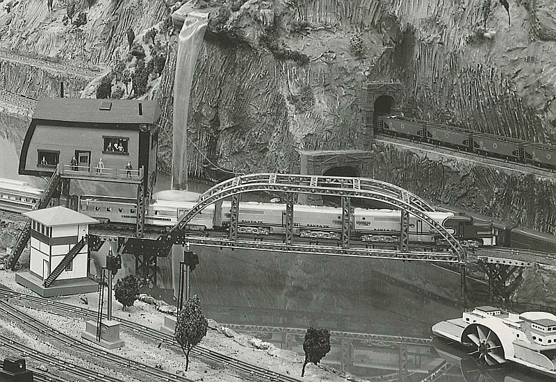 51-erector-bridge-buckage.jpg (1764430 bytes)