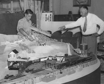 1948 Display - C. Al Jay, Sales Manager for Trains preparing an Exhibit for the Eastern States Exposition. Other individual may be builder Glen Roxor Short who later worked on the large 1st floor layout.