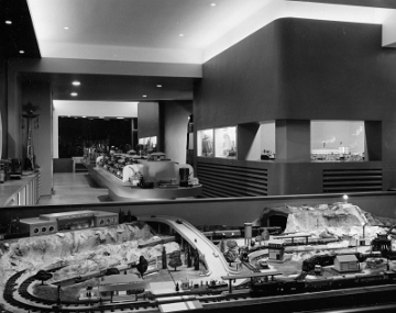 This photo is key to the first floor of the New York Hall of Science. Just about everything on the first floor is visible in this picture, so you can get a good idea of what was where. Closeup photos follow